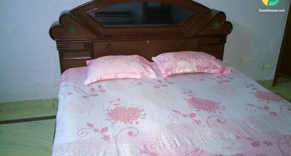 a well furnished room to stay, New Delhi 2